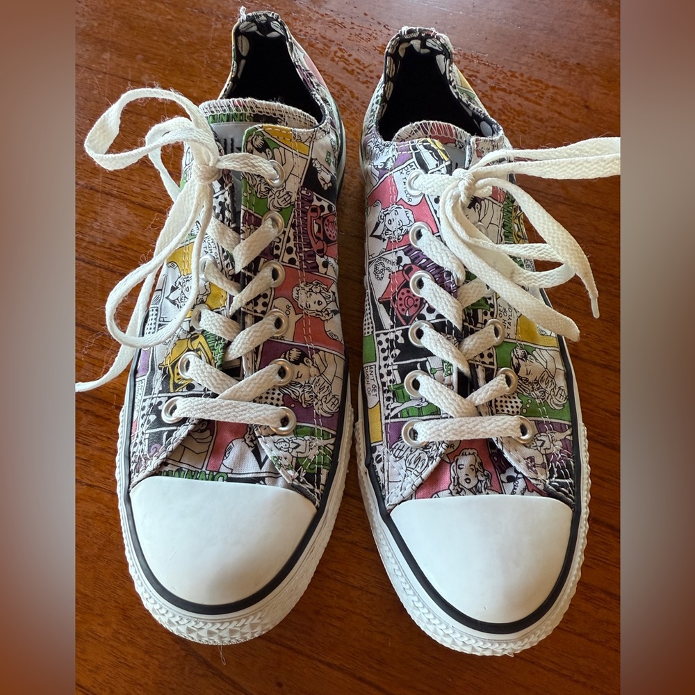 Limited Edition Converse All Star Print Low Top Shoes, Women Size 9/ Mens Size 7